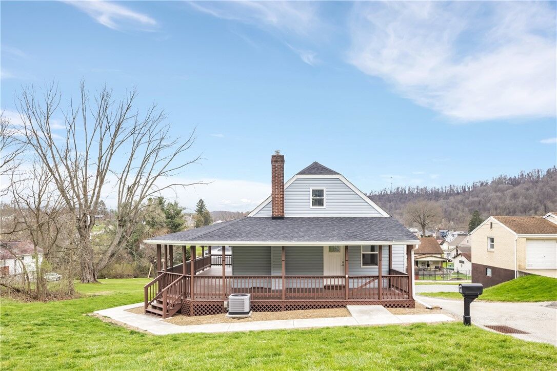 Property Photo:  400 Adams St  PA 15089 