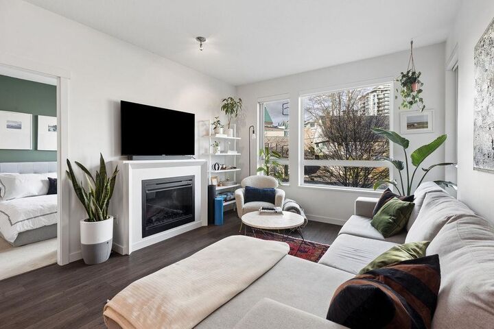 Property Photo: 217 W 8th Street 207 BC V7M 0C2