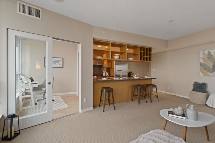 Property Photo: 833 Seymour Street 3104 BC V6B 0G4