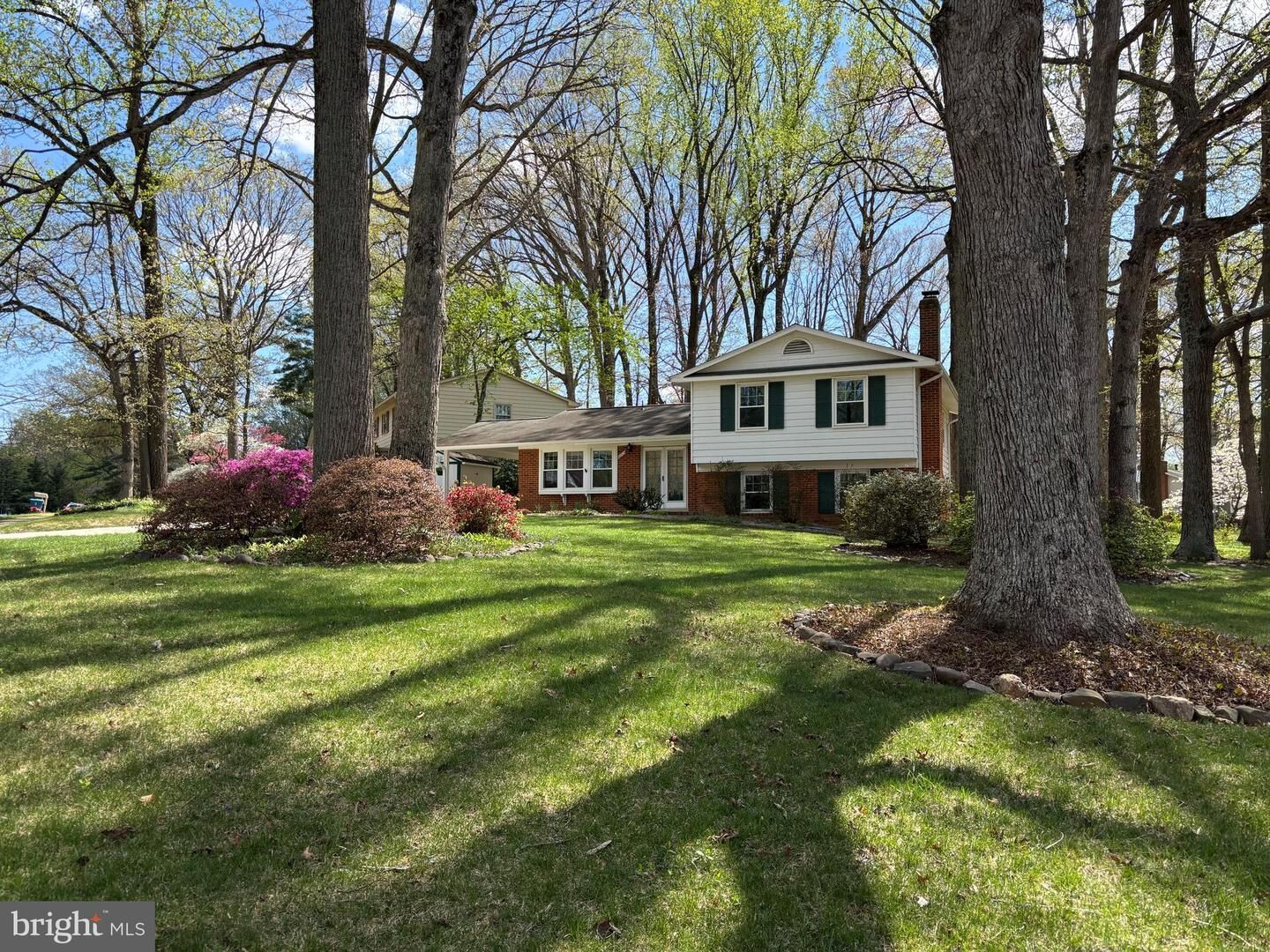 Property Photo: 8717 Higdon Drive VA 22182