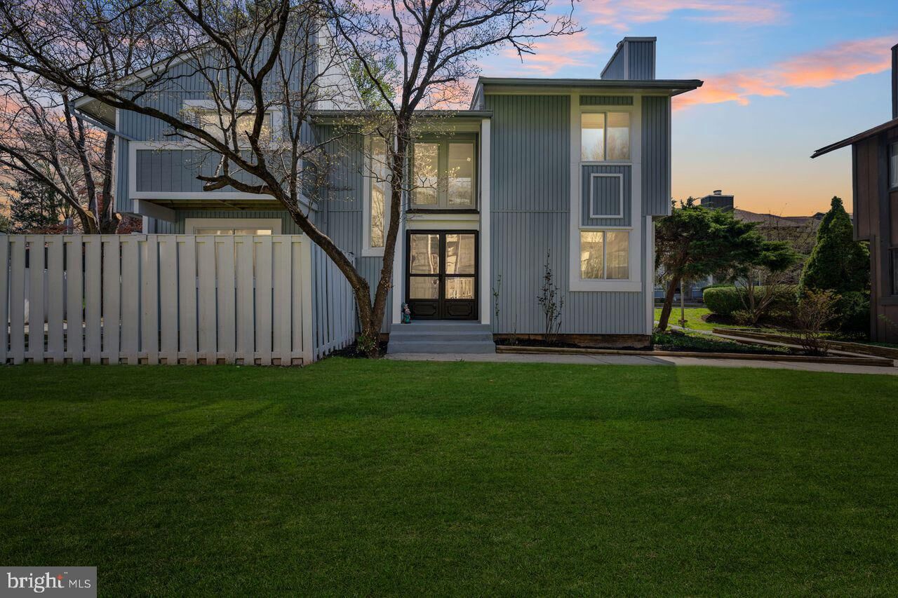 Property Photo:  18444 Stone Hollow Drive  MD 20874 