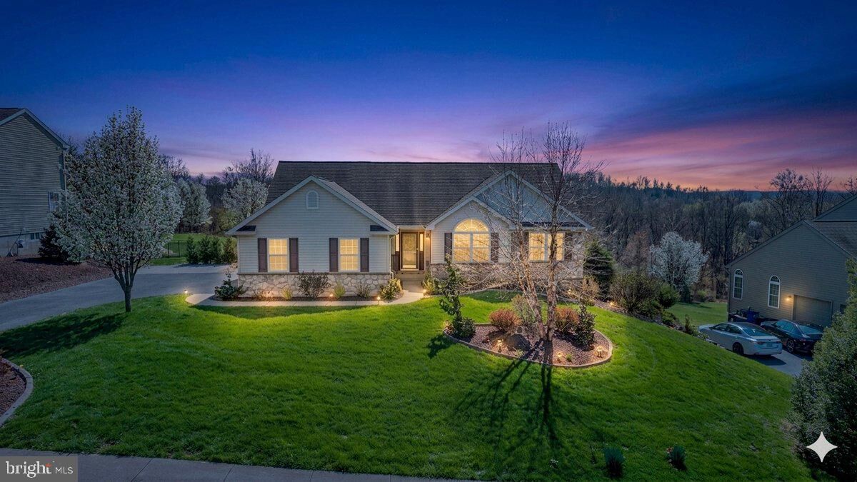 Property Photo:  216 Pleasant View Drive  PA 19518 