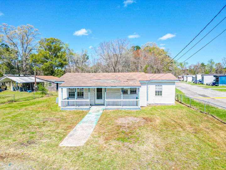 Property Photo: 1632 Central Avenue SC 29483