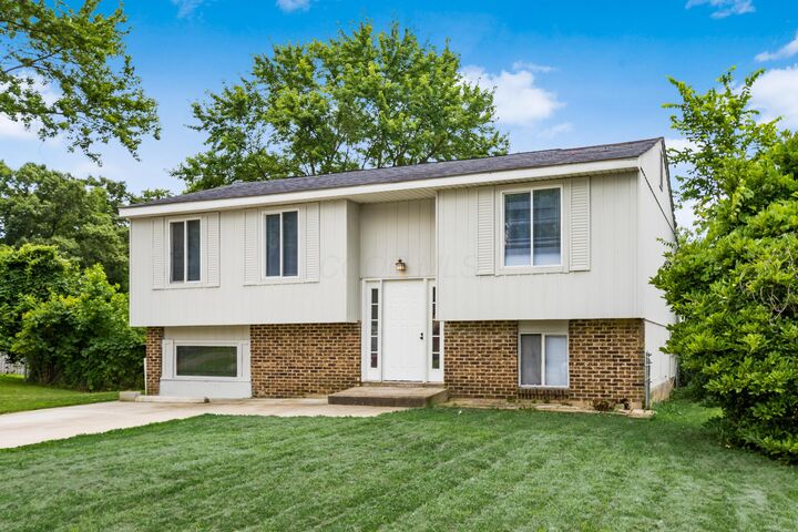 Property Photo:  2621 Ipswick Circle  OH 43224 