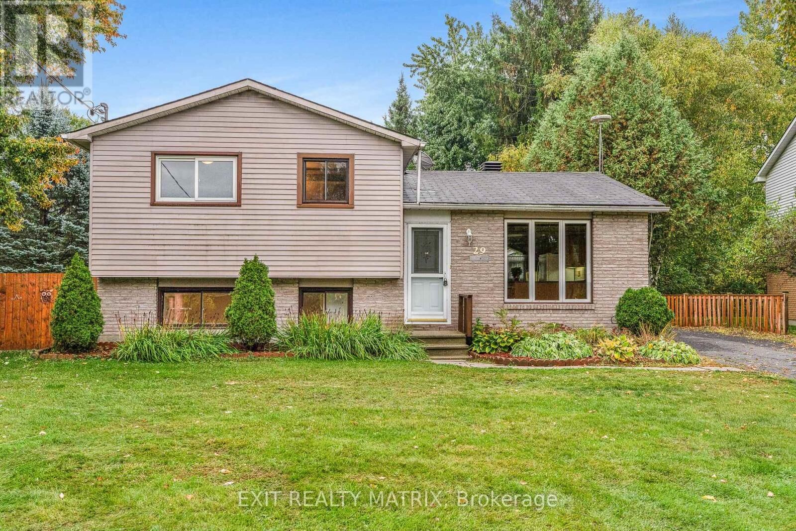 Property Photo:  29 Louise Crescent  ON K0A 1W0 