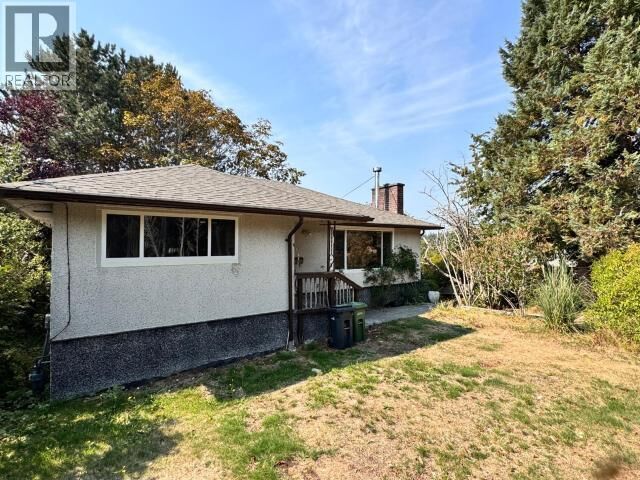 Property Photo: 4635 Fernwood Ave BC