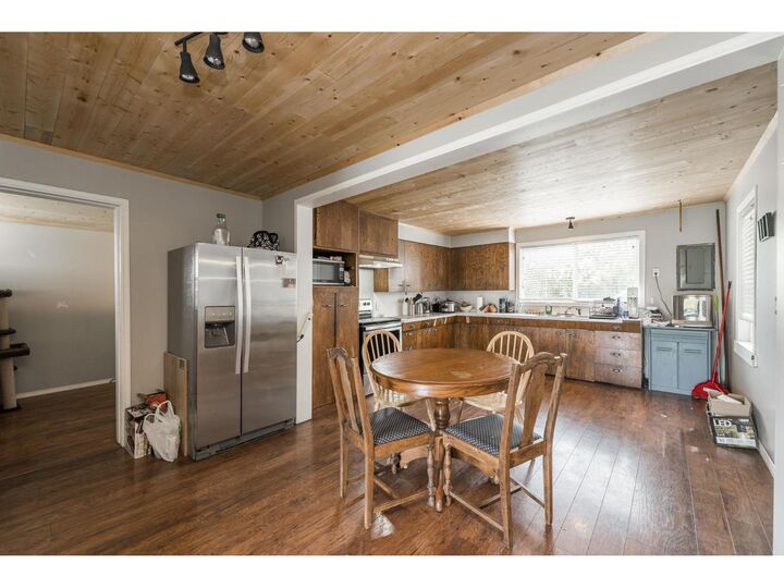 Photo de la propriété:  42617 Keith Wilson Road  BC V2R 4B3 