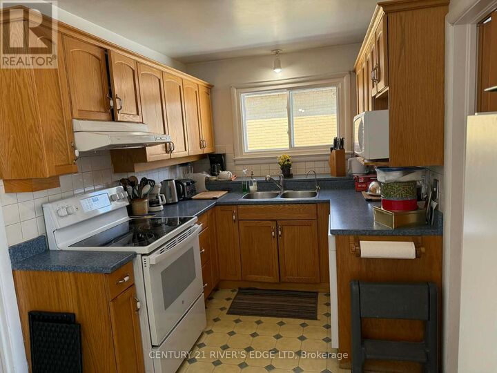 Property Photo:  68 Aldershot Avenue  ON K6V 2P8 