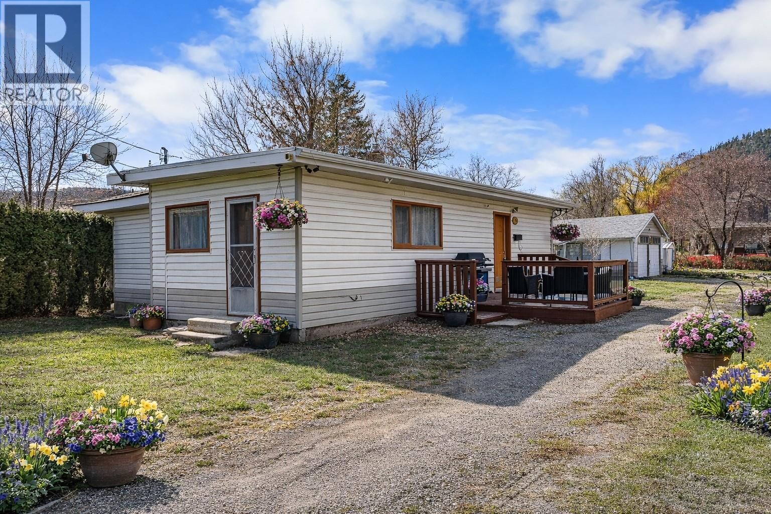 Photo de la propriété:  2498 Chapman Street  BC V1K 1J7 