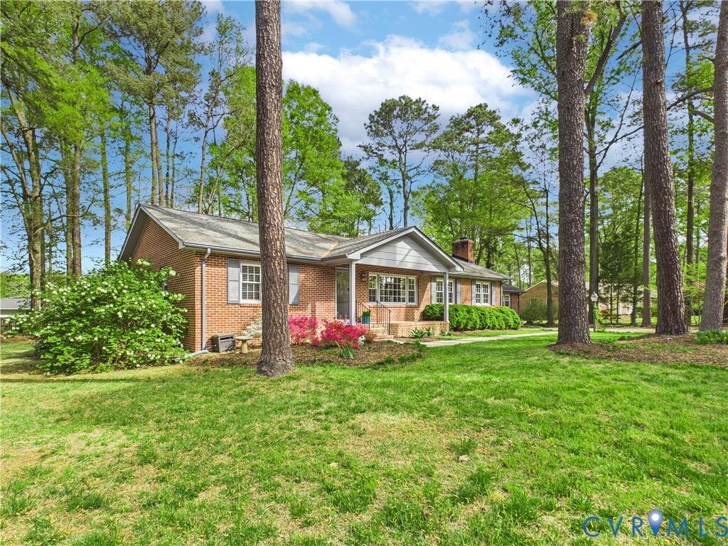 Property Photo:  1637 Forest Glenn Circle  VA 23836 