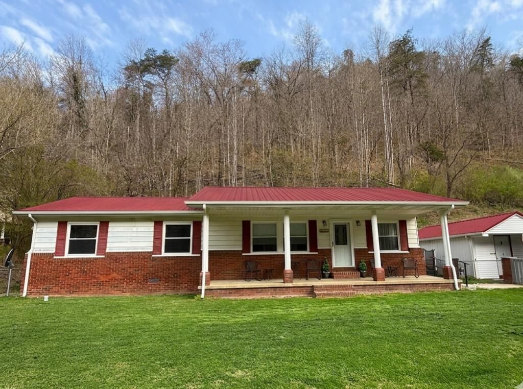 Property Photo:  1025 Greasy Creek Road  KY 41562 
