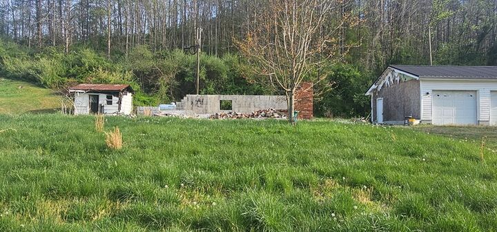 Property Photo:  185 Gallup Rd.  KY 41230 