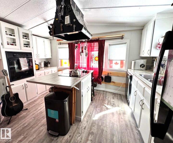 Property Photo:  4911 52 Street  AB T0E 0S0 