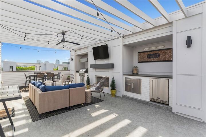 Property Photo:  452 Plateau Place NW  GA 30309 