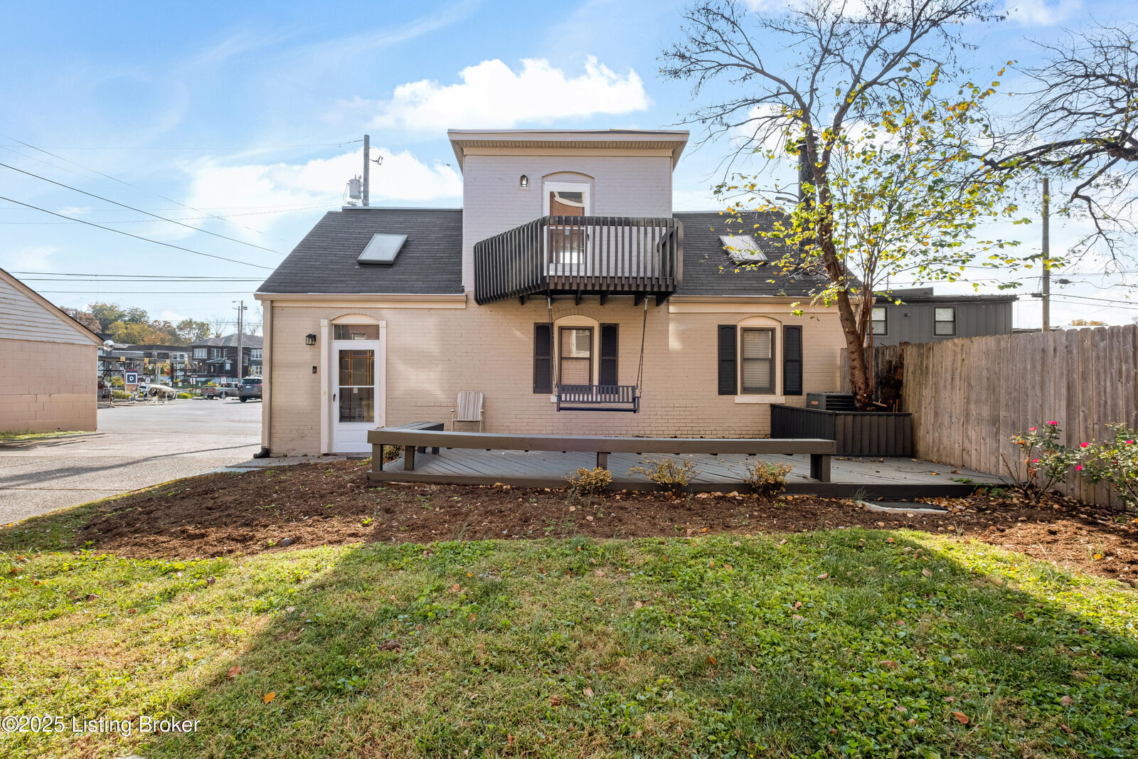 Property Photo:  1128 Cherokee Rd Apt 1A  KY 40204 