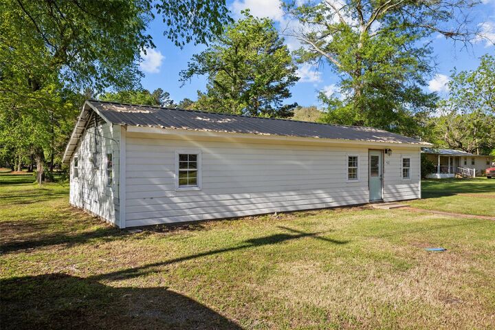 Property Photo:  113 W Linn Street  TX 75949 