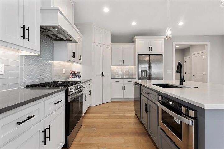 Property Photo: 4017 NE Sagamore Drive MO 64064