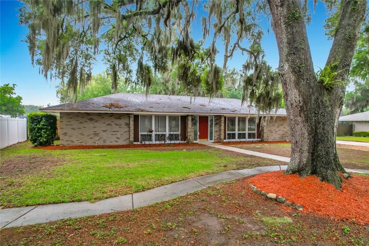 Property Photo:  112 Elm Square N  FL 33813 