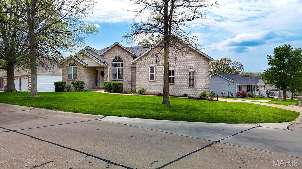 Property Photo:  18 Ashford Place  MO 63028 