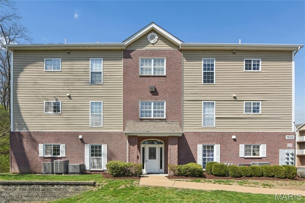 Property Photo:  1608 Westport Cove Lane I  MO 63146 