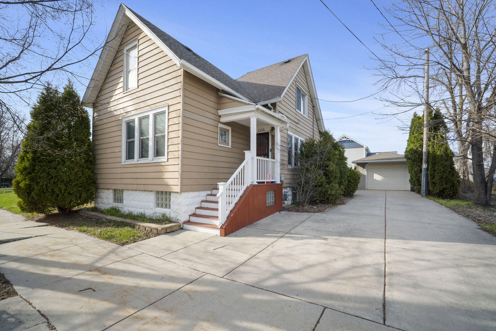 Property Photo: 1338 W Brown St WI 53205
