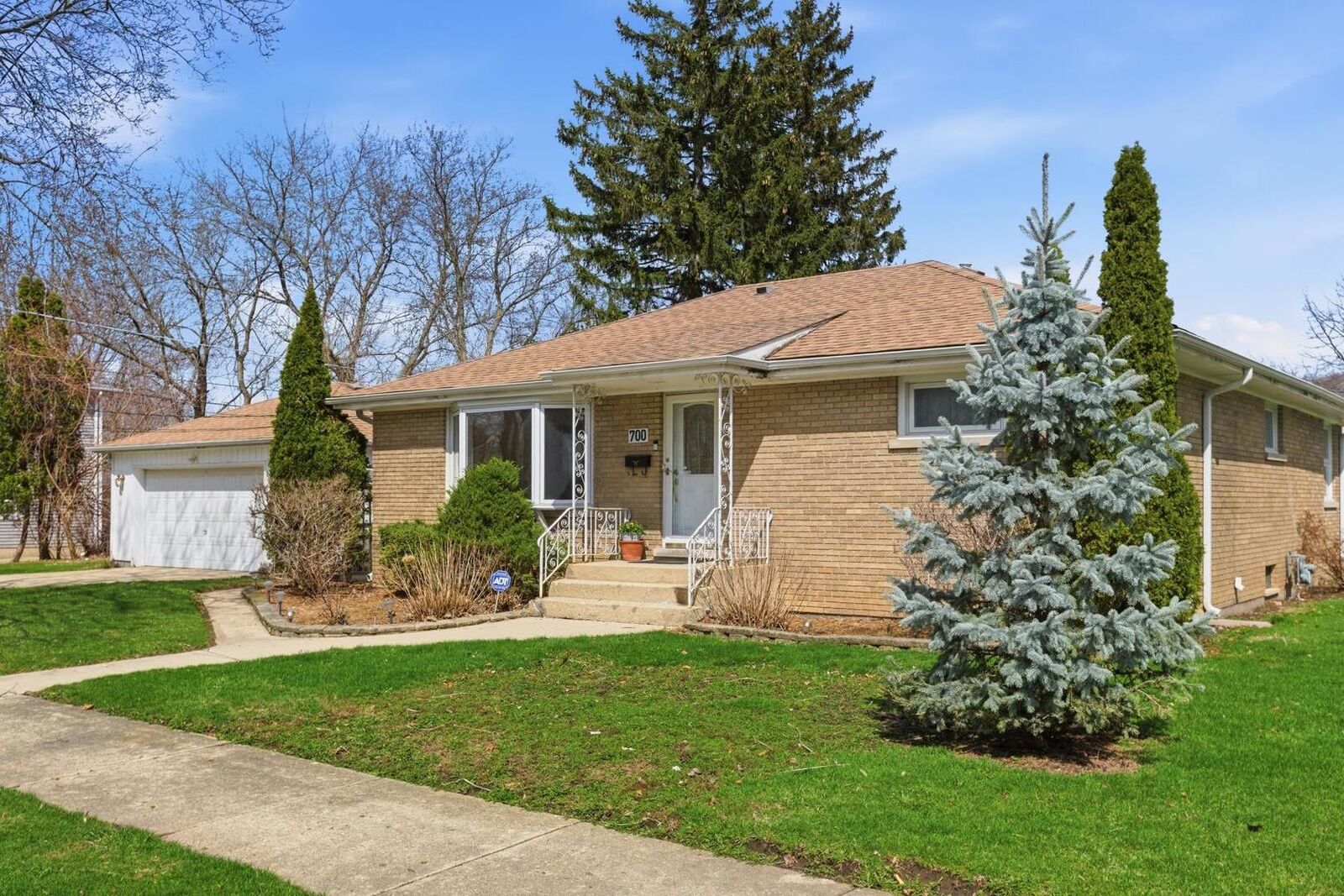 Property Photo: 700 Ford Avenue IL 60120