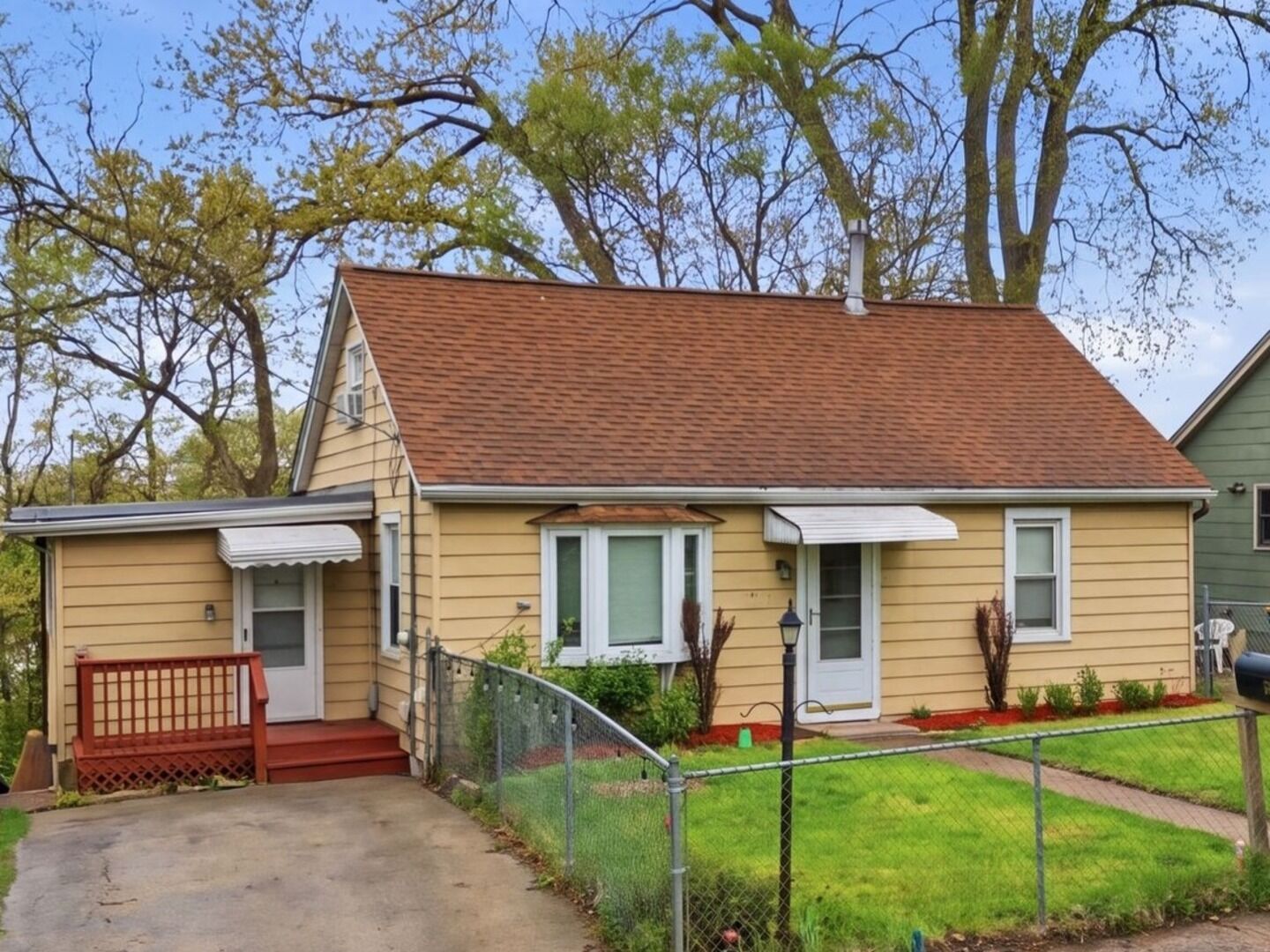 Property Photo:  32 Arlington Lane  IL 60020 