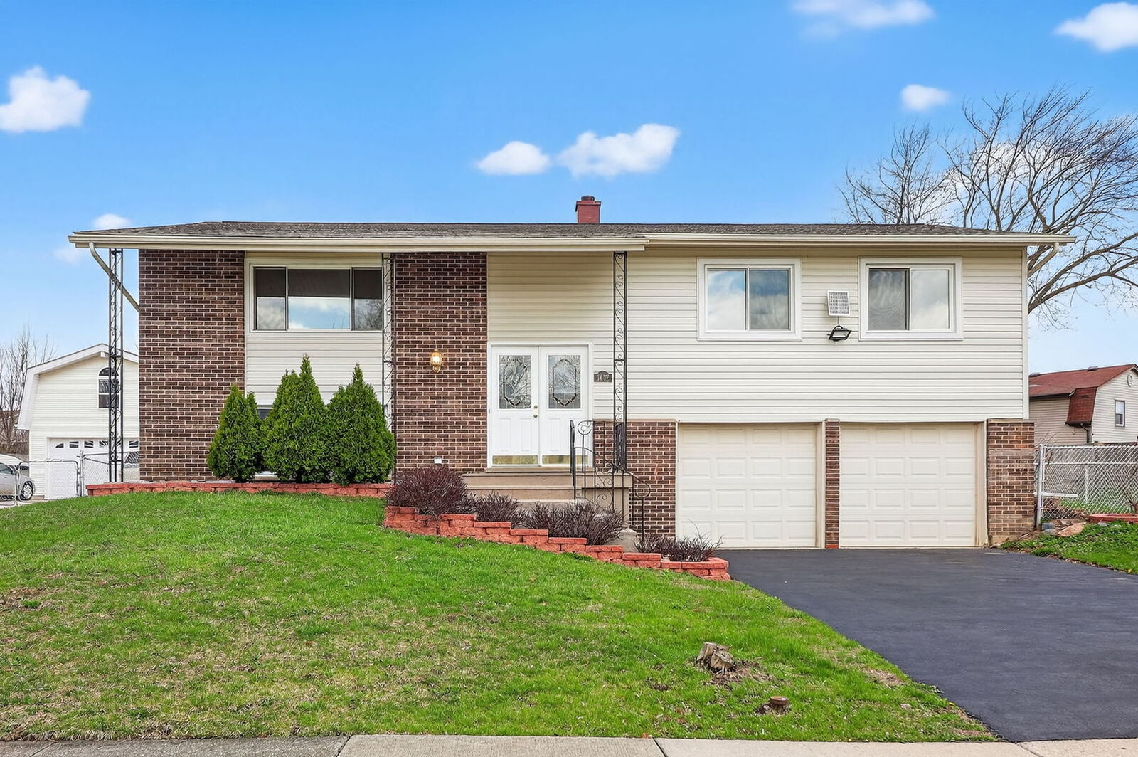 Property Photo:  1432 James Way  IL 60007 