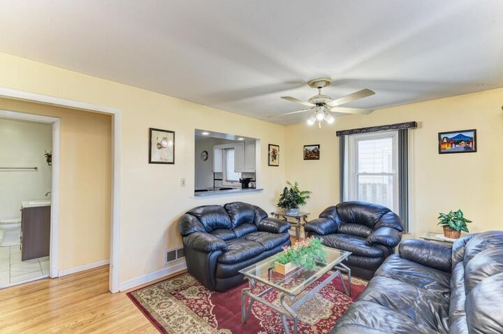 Property Photo: 1431 N Hillside Avenue IL 60163