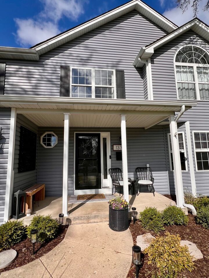 Property Photo:  1331 S 7th Street  IL 60174 