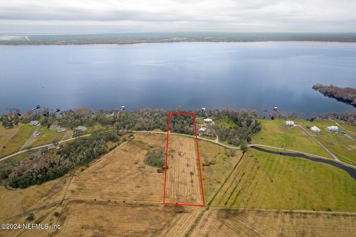 Property Photo: 14755 Andalusia Trail FL 32110