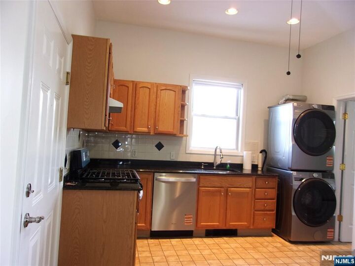 Property Photo:  1 Hawthorne 1  NJ 07645 