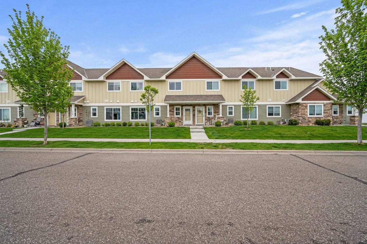 Property Photo:  6976 Lancaster Way NE  MN 55301 