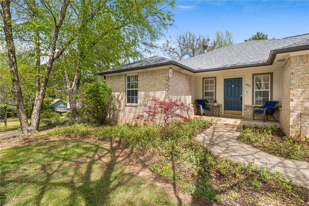 Property Photo: 2922 E Whippoorwill Lane AR 72701