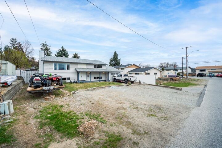 Photo de la propriété:  885 Camelia Road  BC V1X 3M9 