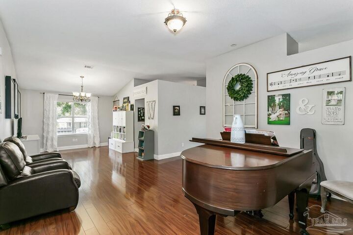 Property Photo:  3104 Lost Creek Dr  FL 32533 