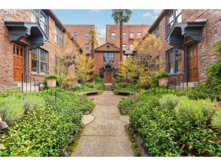 Property Photo:  2182 NW Hoyt St 8  OR 97210 