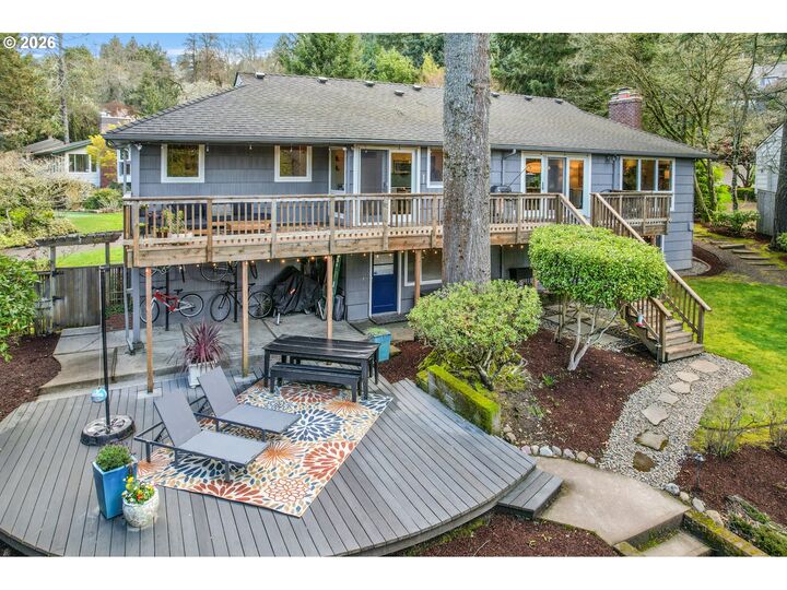 Property Photo: 2400 SW Richardson St OR 97239