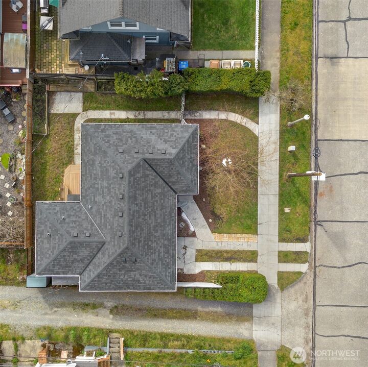 Property Photo:  613 S Lawrence Street  WA 98405 