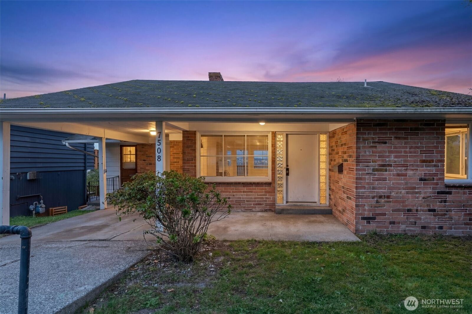 Property Photo:  7508  56th Avenue NE  WA 98115 