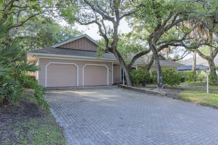 Property Photo:  1027 Mangrove Lane  FL 32963 