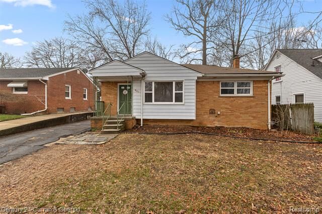 Property Photo:  304 Draper Avenue  MI 48341 