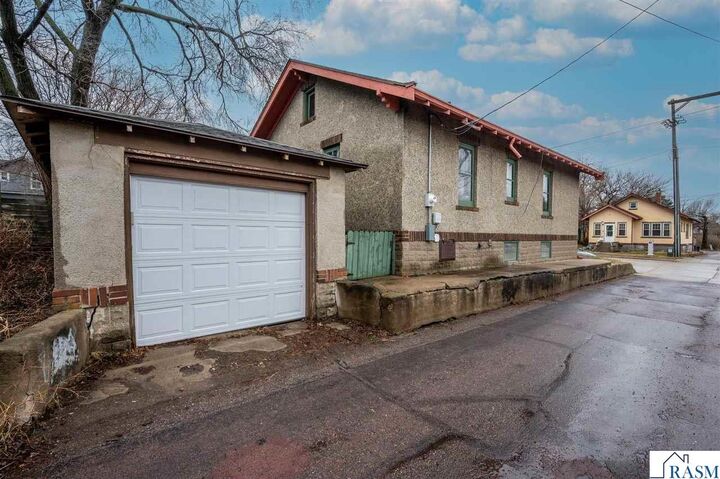 Property Photo:  114 E Elm Street  MN 56001 