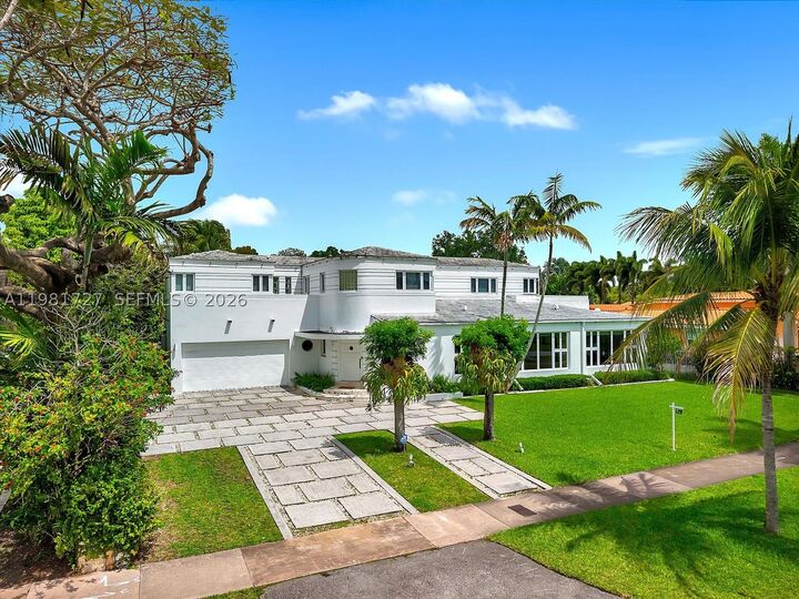 Property Photo: 1021 N Greenway Dr FL 33134