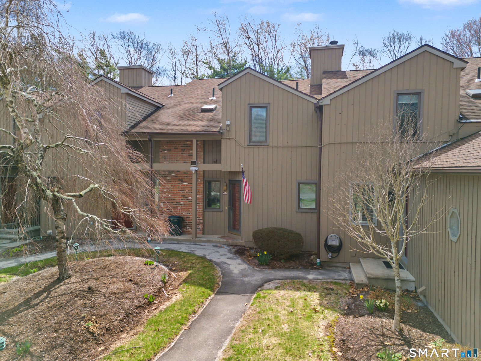 Property Photo:  45 Far View Commons 45  CT 06488 