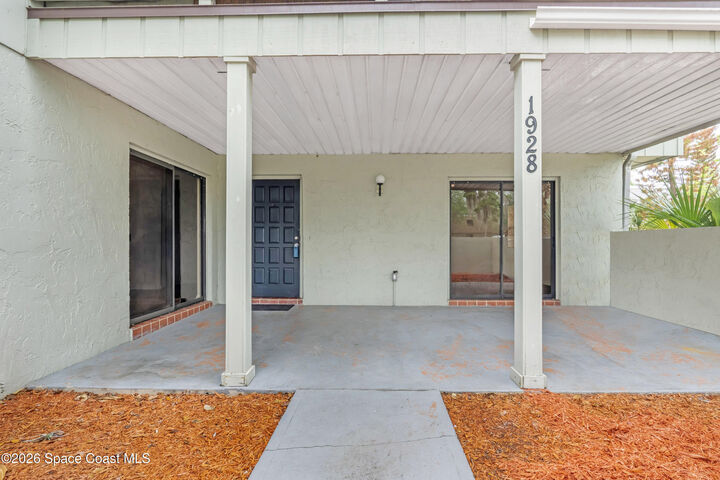 Property Photo: 1928 Dipol Courtway FL 32780