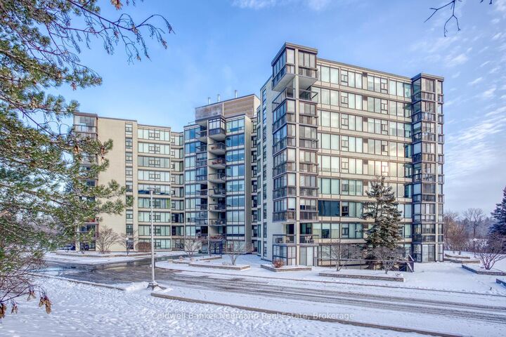 Property Photo:  23 Woodlawn Road E 205  ON N1H 7G6 