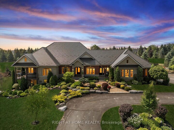 7 Clyde Court — photo 1