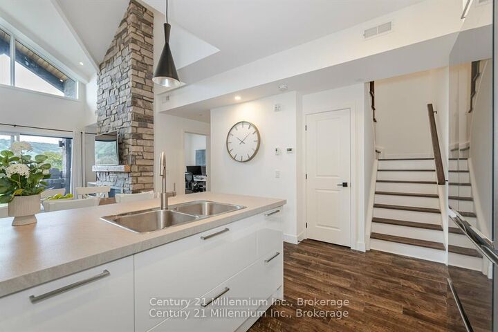 Photo de la propriété: 16 Beckwith Lane 403 ON L9Y 3B6