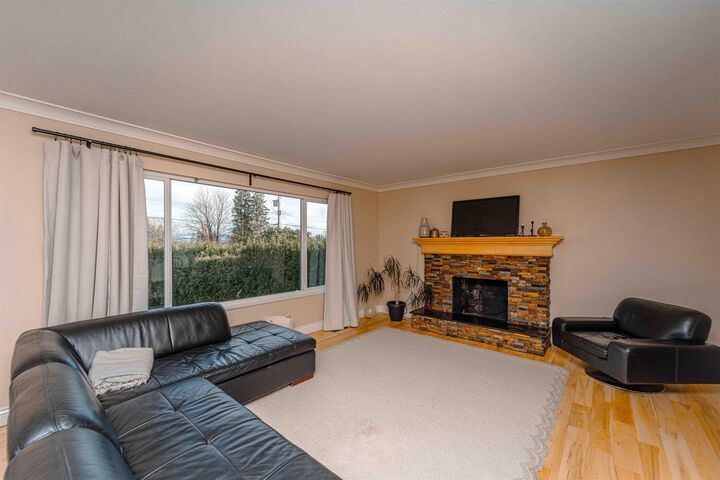 Property Photo: 33450 Huggins Avenue BC V2S 2R7